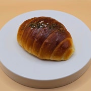 바질 쌀소금빵 메뉴 사진(네이버)