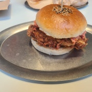 치킨버거 메뉴 사진(네이버)