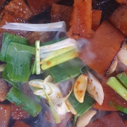 돼지껍데기 200g 메뉴 사진(네이버)