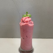 딸기요거트스무디 메뉴 사진(네이버)