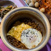 짜계치(짜파게티&계란&치즈) 메뉴 사진(네이버)