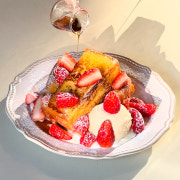 딸기 프렌치 토스트 (봄, 겨울) 메뉴 사진(네이버)
