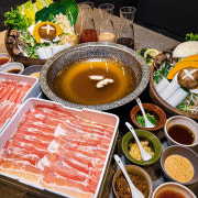 1등급 흑돼지 삼겹 샤브정식 - 디너 메뉴 사진(네이버)