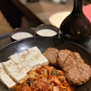 두부김치 떡갈비 메뉴 사진(네이버)