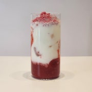 딸기라떼(only ice) 메뉴 사진(네이버)