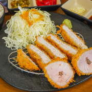 *등심+안심둘다먹지*모듬 카츠 정식 메뉴 사진(네이버)