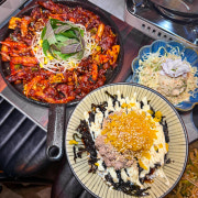 무뼈닭발 + 참치 주먹밥 + 깻잎 메뉴 사진(네이버)