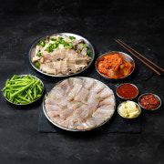 국내산 홍어삼합 메뉴 사진(네이버)