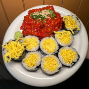 육고기무침과 계란김밥 메뉴 사진(네이버)