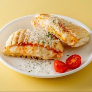 브런치 베이컨치즈 멜트 파니니 메뉴 사진(네이버)