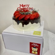 딸기 초코 케이크 메뉴 사진(네이버)