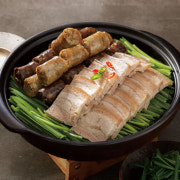 삼겹수육과 전통순대 메뉴 사진(네이버)