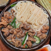 백골뱅이소면 메뉴 사진(네이버)