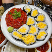 육고기무침과 계란김밥 메뉴 사진(네이버)
