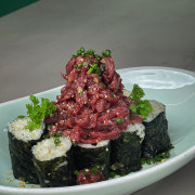 1++육회와 소금김밥 메뉴 사진(네이버)