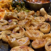 쫄깃고소기름좔좔 윾진 흑돼지 막창 메뉴 사진(네이버)