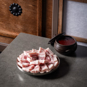 꽃삼겹살 (180g)-삼겹살의정석 메뉴 사진(네이버)