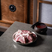 두툼목살 (180g) 메뉴 사진(네이버)