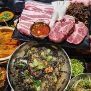 봉자 생삼겹살(300g+300g) 메뉴 사진(네이버)