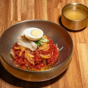 비빔냉면 < 점심특선 > 메뉴 사진(네이버)