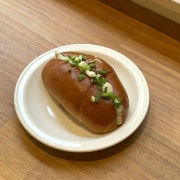 대파크림치즈 소금빵 메뉴 사진(네이버)