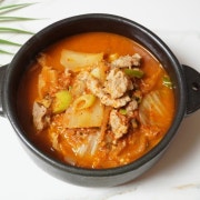생돼지 김치찌게 메뉴 사진(네이버)