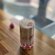리얼딸기라떼 메뉴 사진(네이버)