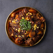 간장등뼈찜 중 메뉴 사진(네이버)