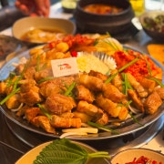 한돈 1+ 모듬 한판 3인(750g) 메뉴 사진(네이버)