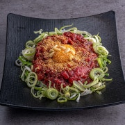 1+ 한우 암소 생육회(250g) 메뉴 사진(네이버)