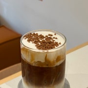 로제커피(아몬드크림라떼) 메뉴 사진(네이버)