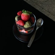 두바이 딸기초코컵(시즌종료) 메뉴 사진(네이버)