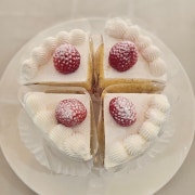 딸기샌드케이크 메뉴 사진(네이버)