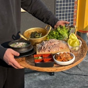 돼지고기 사태 수육 세트 한판 메뉴 사진(네이버)