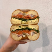 연어 베이글 샌드위치 메뉴 사진(네이버)