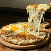 쿼트로 레이어 치즈피자 🧀 메뉴 사진(네이버)