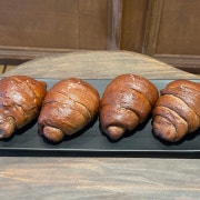 발로나 초코 소금빵 메뉴 사진(네이버)
