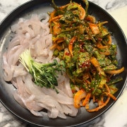 도다리 봄동무침 메뉴 사진(네이버)