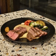 스테이크 플래터 메뉴 사진(네이버)