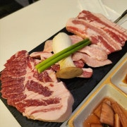 국내산한돈 작은돼지 500g 메뉴 사진(네이버)