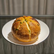 육쪽 명란크림치즈빵 메뉴 사진(네이버)