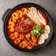 대새닭 (대창+새우+닭) 전골 메뉴 사진(네이버)
