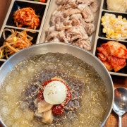 점심특선 꽃냉면 (냉면+꽃삼겹) 메뉴 사진(네이버)