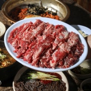 소갈비살 한판 (생/양념) 500g 메뉴 사진(네이버)