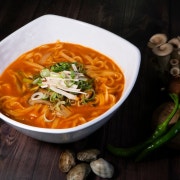 얼큰 버섯 장칼국수 메뉴 사진(네이버)