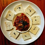 "한돈" 대패삼겹두부김치 메뉴 사진(네이버)
