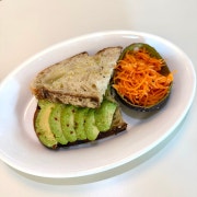 아보카도 당근라페 오픈샌드위치 메뉴 사진(네이버)