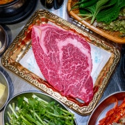 한우 투쁠등심(100g) 메뉴 사진(네이버)