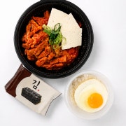 담백한 한돈 목살 김치찜 세트 메뉴 사진(네이버)