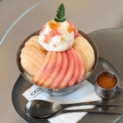 (시즌아웃)생복숭아자두빙수 메뉴 사진(네이버)